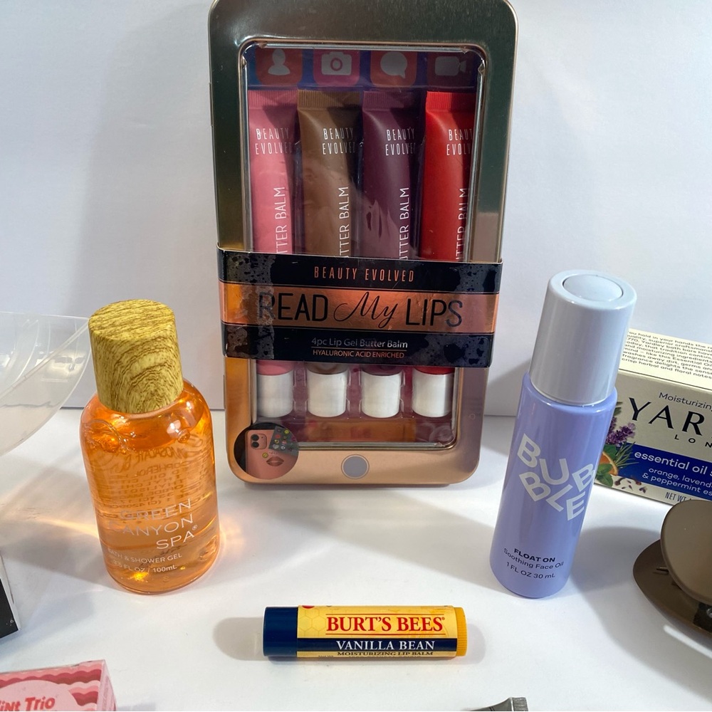 Lot of 18 Beauty Essentials Skincare Lip Eyeliner Bath Nails Tarte Bubble KISS - Picture 4 of 17